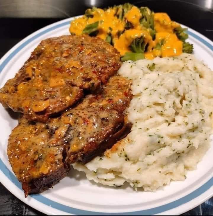 Garlic Parmesan Pork Chops with Garlic-n-Herb Mashed Potatoes & Cheese Broccoli